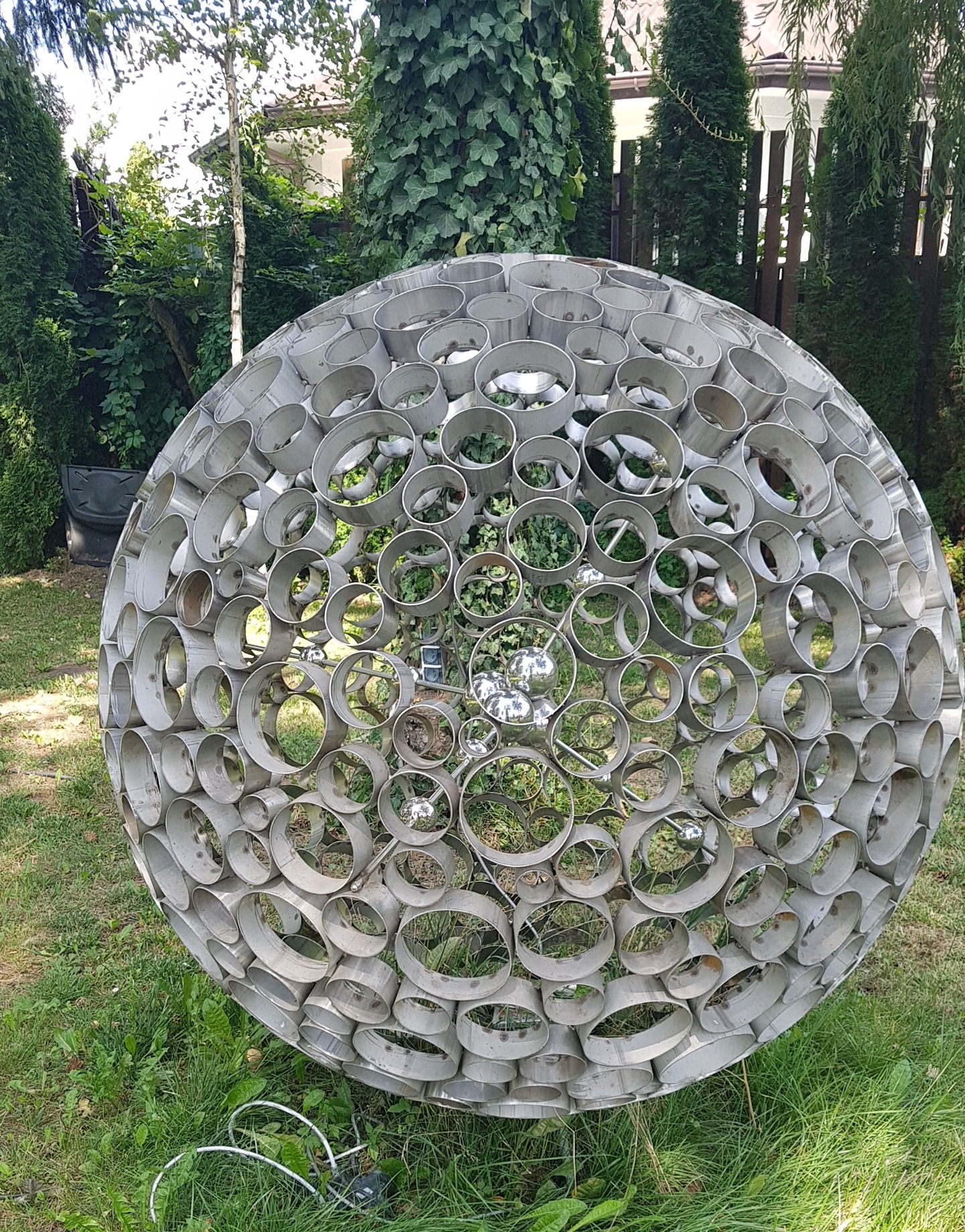 Steel ball with LED lighting